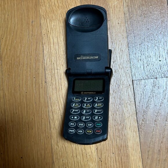 Original 1999 Motorola StarTac 3000 cellular telephone - Picture 7 of 8